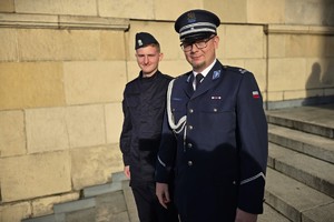 na zdjęciu widać policjantów