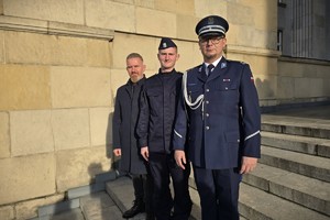 na zdjęciu widać policjantów