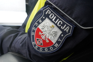 na zdjęciu widać policyjną naszywkę