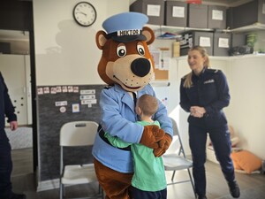 na zdjeciu widać Hektora i dziecko