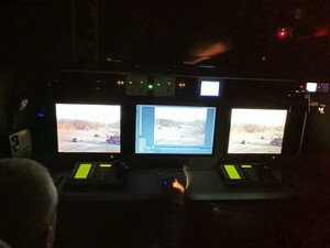 na zdjeciu widać monitory