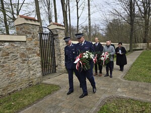 na zdjęciu widać policjantów