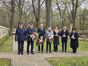 na zdjęciu widać policjantów