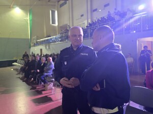 na zdjęciu widać policjantów