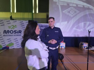 na zdjęciu widać policjanta