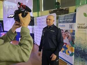 na zdjęciu widać policjanta