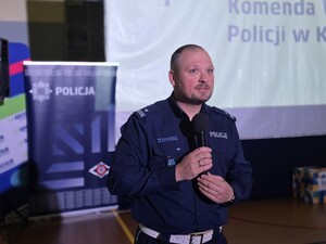 na zdjęciu widać policjanta