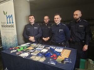na zdjęciu widać policjantów