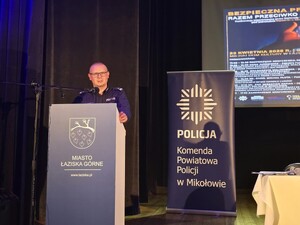 na zdjęciu widać policjanta