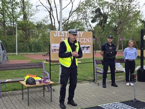 na zdjęciu widać policjantów