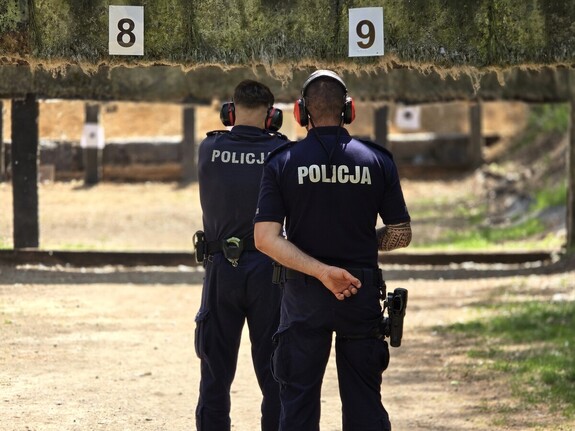 na zdjęciu widać policjantów