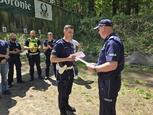 na zdjęciu widać policjantów