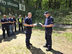 na zdjęciu widać policjantów