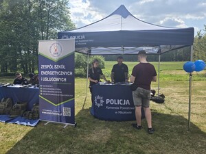 na zdjęciu widać policjantów