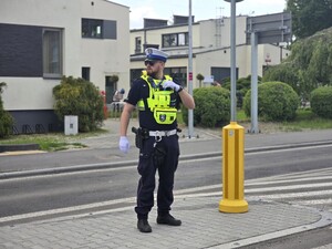 na zdjęciu widać policjanta