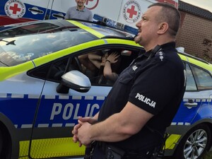 na zdjęciu widać policjanta
