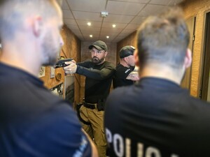 na zdjeciu widać instruktorów
