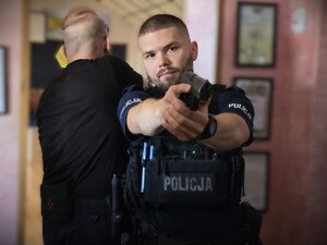 na zdjęciu widać policjanta