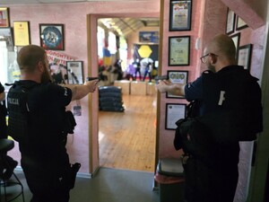 na zdjęciu widać policjantów