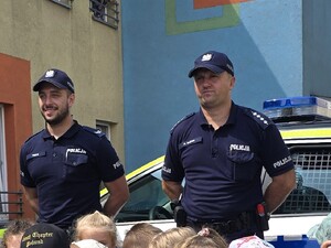 na zdjęciu widać policjantów
