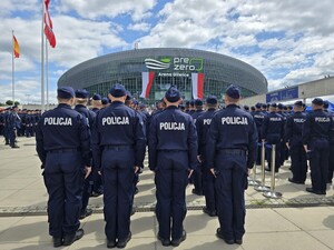 na zdjęciu widać policjantów