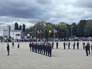 na zdjęciu widać policjantów