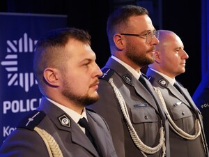 na zdjęciu widać policjantów