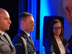 na zdjęciu widać policjantów