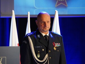 na zdjęciu widać policjanta
