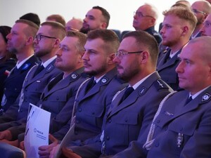 na zdjęciu widać policjantów