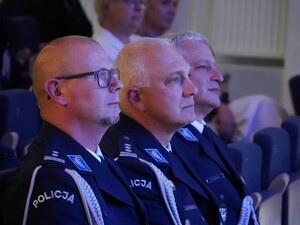 na zdjęciu widać policjantów