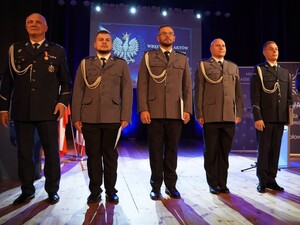na zdjęciu widać policjantów