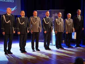 na zdjęciu widać policjantów