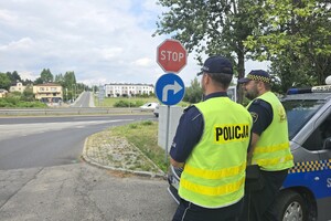na zdjęciu widać policjanta