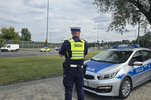 na zdjęciu widać policjanta