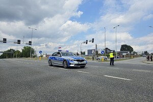 na zdjęciu widać policjantów