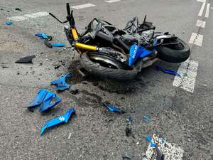 na zdjeciu widać motocykl