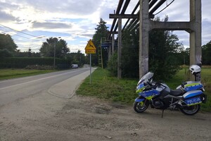 na zdjęciu widać motocykl policyjny