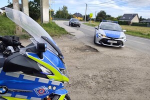 na zdjęciu widać motocykl policyjny