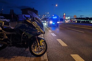 na zdjęciu widać motocykl policyjny