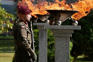 na zdjęciu widać uczestników uroczystości
