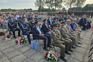 na zdjęciu widać uczestników uroczystości