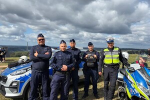 na zdjęciu widać policjantów