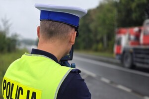 na zdjęciu widać policjanta