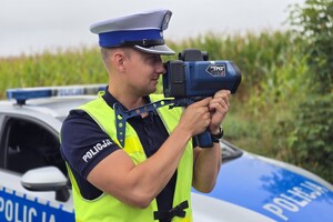 na zdjęciu widać policjanta