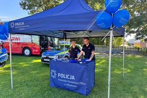 na zdjęciu widać policjantów