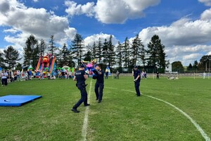 na zdjęciu widać policjantów