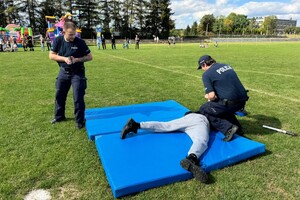 na zdjęciu widać policjantów