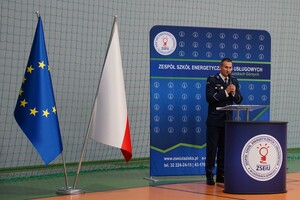 na zdjęciu widać policjanta