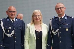 na zdjęciu widać  policjantów